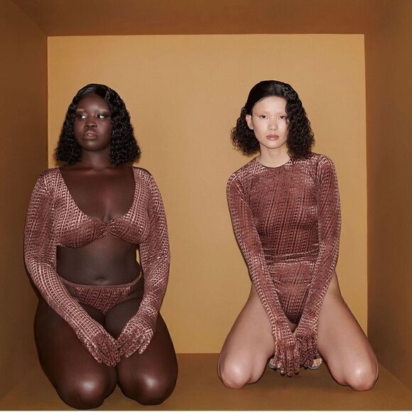 NWT SKIMS Velvet Logo mesh pants in peach - Picture 6 of 6